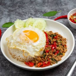 กะเพรารสเด็ด ครัวปิยะกมล