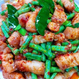 พริกแกงหมูชิ้นถั่วฝักยาว