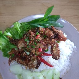 ข้าวยำหมูกรอบแซบ