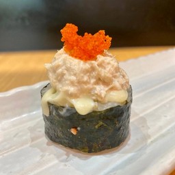 โรลโนริ ยำสลัดทูน่า โรยไข่กุ้งส้ม