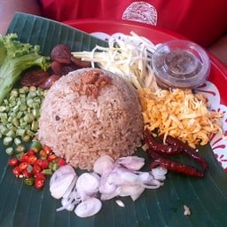 กระเพราถาด(แม่แอ๋ว)ตลาดเสนีย์บาซ่า