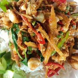 ผัดพริกแกงหน่อไม้หมูชิ้นนัวสุดๆต้องลอง