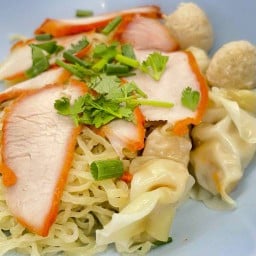 ชายสี่ บะหมี่เกี๊ยว แยกหนองขาหยั่ง