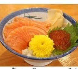 ข้าวหน้าปลาดิบแซลมอนไข่ปลาแซลมอน