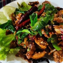 ร้านลาบเป็ดยโสธรข้างเซเว่นแหลมทอง