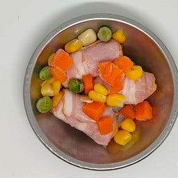 เบคอนพันไส้กรอก