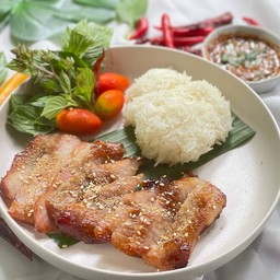 ข้าวเหนียวคอหมูย่าง น้ำจิ้มแจ่ว