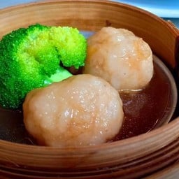 ลูกชิ้นกุ้งน้ำแดง