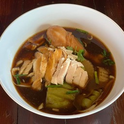 ก๋วยเตี๋ยวไก่มะระ (น่องไก่ +ตีน+เนื้ออกไก่)