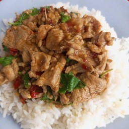 กระเพราหมูชิ้น