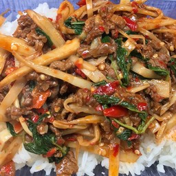 กะเพราเนื้อโคขุนหน่อไม้ดอง