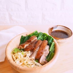 บะหมี่ขาหมูพะโล้