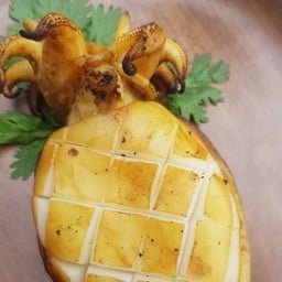 หมึกหน้ามน ปลาหมึกย่าง หมึกย่าง ซีฟู๊ดรสแซ่บ อนุสาวรีย์ประชาธิปไตย