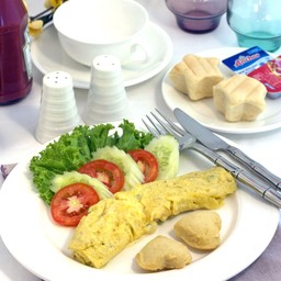 ไข่ม้วน(Omelette)+ขนมปังปิ้ง+เนย+แยม