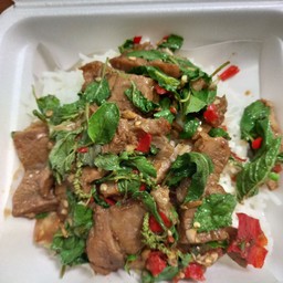 ข้าวกะเพราหมูตุ๋น