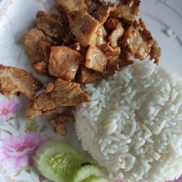 ข้าวหมูกระเทียม