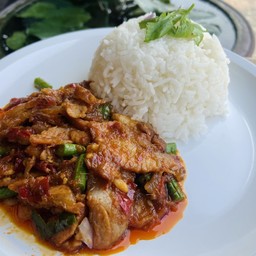 ข้าวพริกแกงคอหมูย่าง