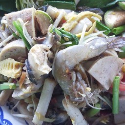 ร้านคนละยำรสแซ่บ ส้มตำ ไก่ย่าง ลาบ น้ำตก คอหมูย่าง