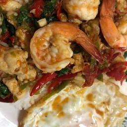 ข้าวกะเพรากุ้ง