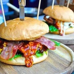 Custom Burg by AMP Saloon