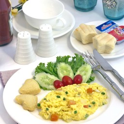 ไข่คน(Scrambled Egg)+ขนมปังปิ้ง+เนย+แยม