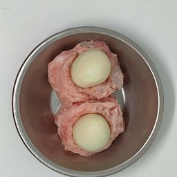 หน้าไข่นก ไส้หมู