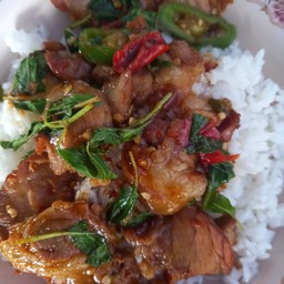 ข้าวกระเพราหมูกรอบ