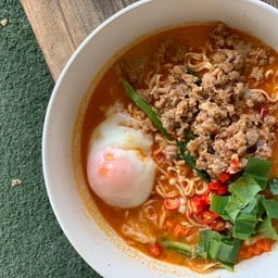 มาม่าต้มยำไข่ออนเซนหมูสับ