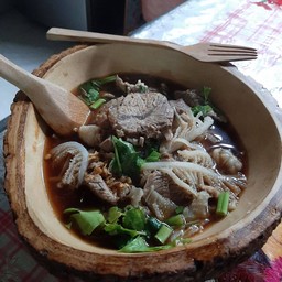 ก๋วยเตี๋ยวเนื้อเจ๊ฟองลองดู สลักเหนือ วัดสลักเหนือ สาขา 1