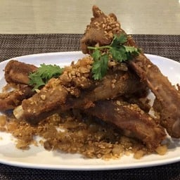 ซี่โครงหมูทอดกระเทียม