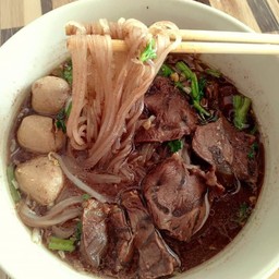 ใบเตยก๋วยเตี๋ยวหมูน้ำข้น