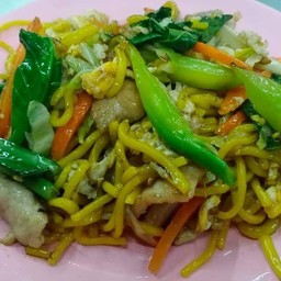 ผัดยากิโซบะทะเล  (กุ้ง,หมึกสด,หมึกกรอบ)