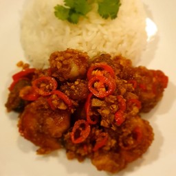 ข้าวราดทะเลผัดซอสไข่แดงเค็ม