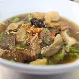 ก๋วยเตี๋ยวเนื้อสด ตับ ม้าม เอ็นแก้ว