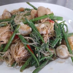 หมี่ผัดผักกระเฉดปลาหมึก
