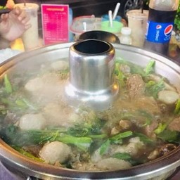 ชุดหม้อไฟเนื้อ โกเบ กับ น่องลาย (มีราคาเดียว)