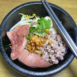 ก๋วยเตี๋ยวหมู จ. เจริญโภชนา