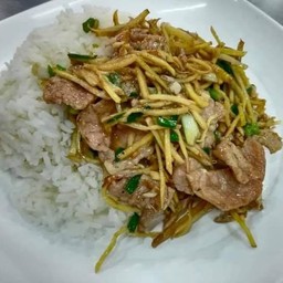 หมูผัดขิง ราดข้าว