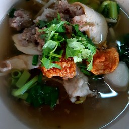 เล็กน้ำใส