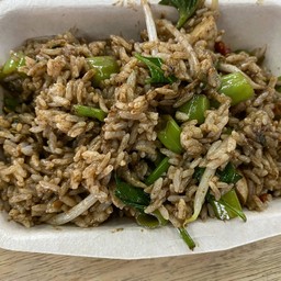 ข้าวผัดหมูก๋วยเตี๋ยวเรือ