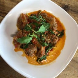 กระเพราหมูตุ๋น(เป็นกับข้าว)