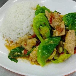 ผัดผักแขนงหมูกรอบ ราดข้าว