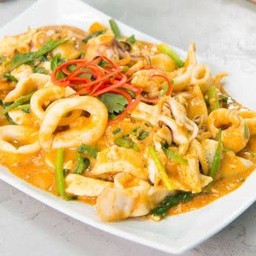 ข้าวผัดไข่เค็ม ปลาหมึก/ทะเล/หมูกรอบ/เนื้อวัว/ไก่กรอบ