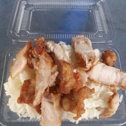 ข้าวหมุทอดกับไก่ทอด