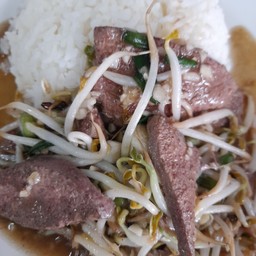 ถั่วงอกผัดตับหมู ราดข้าว