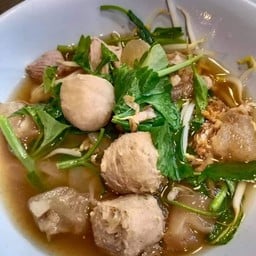 ก๊วยเตี๋ยวเนื้อ ธรรมดา (ไม่ใส่เครื่องใน) ชิ้น,สด,เปื่อย)