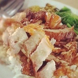 ข้าวรวม (ขาหมูหมูกรอบ)