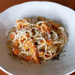 สปาเกตตี้คาโบนาร่าแซลมอน