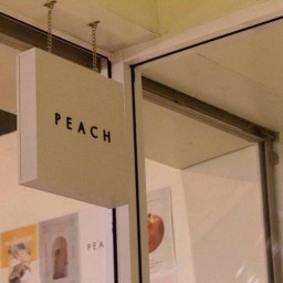 PEACH CAFE.