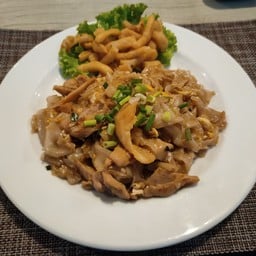 ก๋วยเตี๋ยวคั่วไก่ (สูตรราชวงศ์)